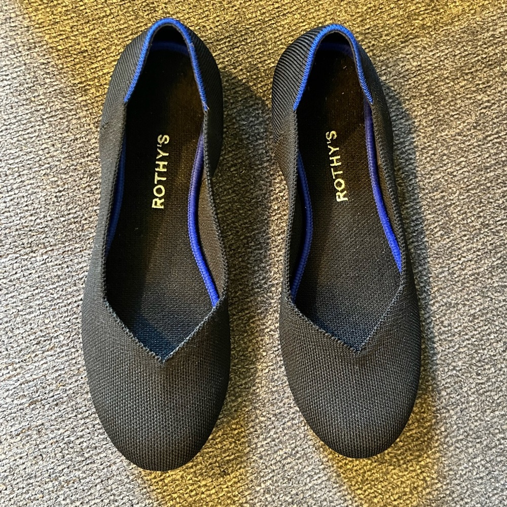 Rothy’s women’s size 9 flats. Great condition